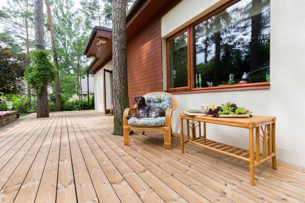 Holzterrasse Thermokiefer